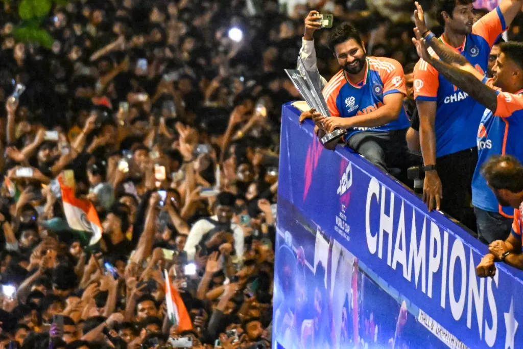 Rohit Sharma Thanked Fans During Bus Parade