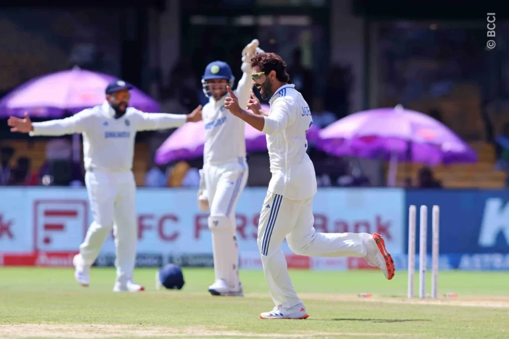 Ravindra Jadeja Takes 2 Quick Wickets