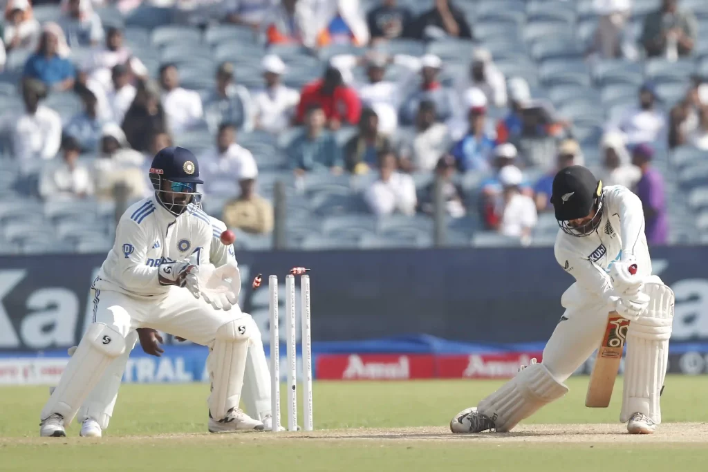 Ravindra Jadeja bowls Tom Blundell