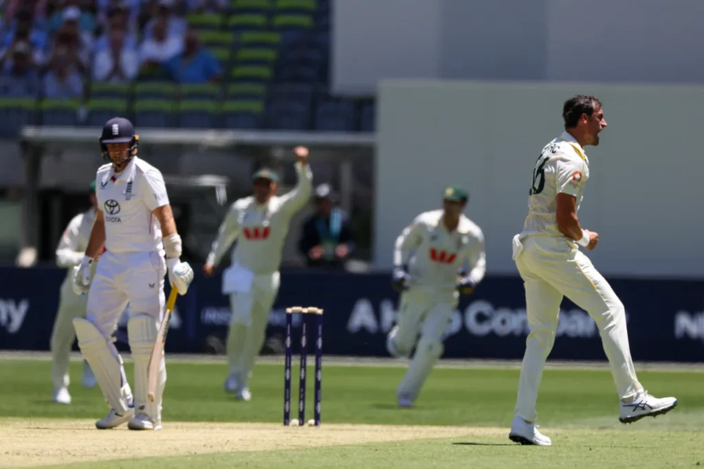 Mitchell Starc dismisses Joe Root