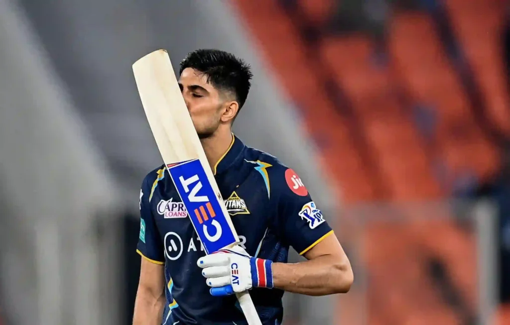 Shubman Gill bat