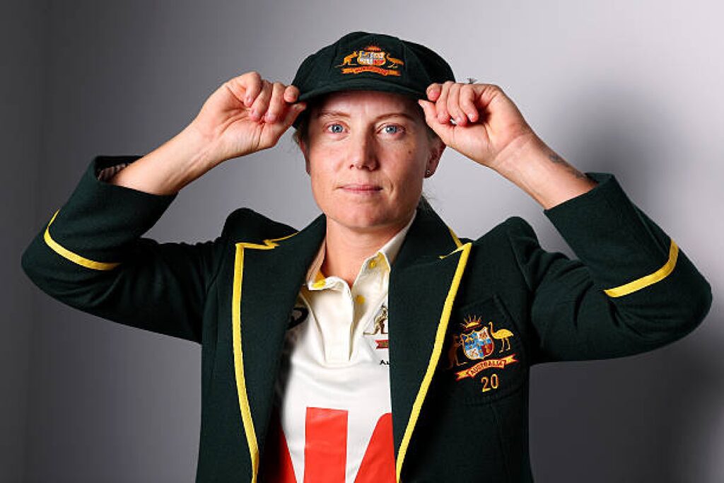 Alyssa Healy Ranks Elite Bowlers in Blind Bowling Challenge Alyssa Healy Ranks Elite Bowlers in Blind Bowling Challenge